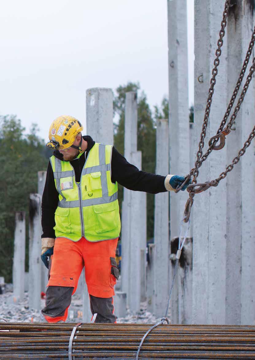 ERISTEKIINNIKKEET TYÖTURVALLISUUSTUOTTEET Eristenaula > Maata vasten valettaessa kiinnikkeellä voidaan kiinnittää eristeet päälle valettavaan betonilaattaan > Tuote kiinnitetään ennen eristeiden