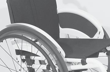 VAATTEIDEN SUOJA Älä käytä vaatteiden suojaa [1] + [2] pyörätuolin nostamiseen tai kantamiseen.