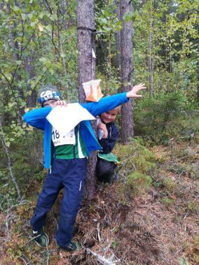 Mikäli haluat tutustua suunnistamiseen Lähirasteilla, muttet rohkene kokeilla suunnistamista yksin, kysy rohkeasti ohjaajilta etukäteen, niin järjestämme Lähirasteille oppaan suunnistamaan kanssasi!