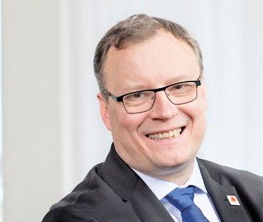 johtaja, varainhoito ja välitysliiketoiminta 2013 2015 FIM Varainhoito, toimitusjohtaja 2010 2015 Ilmarinen, esimies- ja sijoitustoiminnan tehtäviä 2000 2010 Muiden hallitusten jäsenyydet: Kojamo