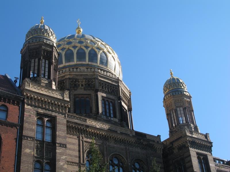 4 Oranienburger Straßen synagoga. Iltapäivällä työryhmä tutustui Haus der Wannsee Konferenz -museoon. Museoidussa huvilassa kokoontui 20.1.