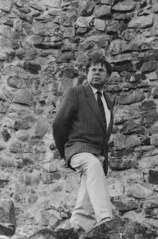 Raimo Vasara Raimo Vasara oli seuran puheenjohtajana vuodet 1989-1993.