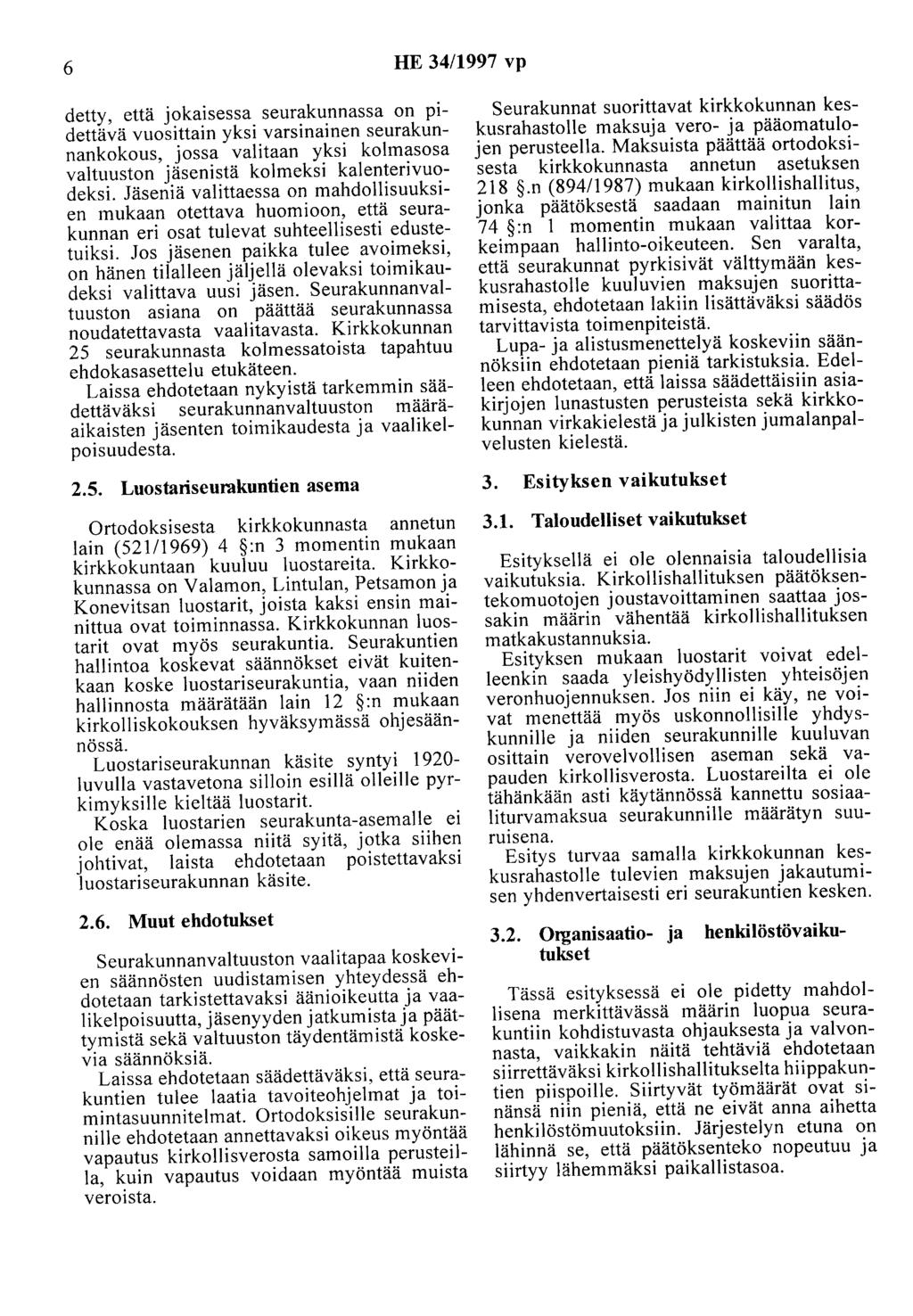 6 HE 34/1997 vp detty, että jokaisessa seurakunnassa on pidettävä vuosittain yksi varsinainen seurakunnankokous, jossa valitaan yksi kolmasosa valtuuston jäsenistä kolmeksi kalenterivuodeksi.