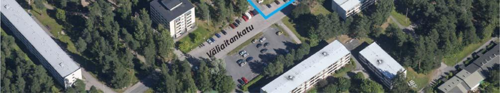ulkoilu- ja latureitteineen sijaitsevat noin 200 metrin etäisyydellä Suunnittelualueen (sininen rajaus) ympäristö on kerrostalovaltaista asuinympäristöä lähipalveluineen ja puistoineen.