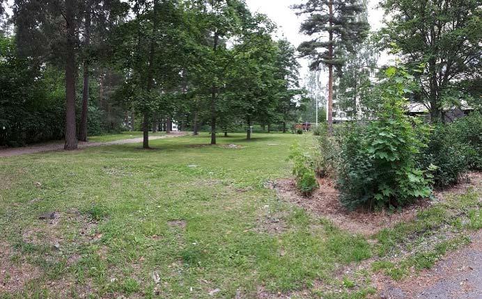 Lähimmät linja-autopysäkit sijaitsevat Vaajakoskentien varressa noin 200-300 metrin etäisyydellä, josta kulkee useita vuoroja tunnissa keskustan ja Vaajakosken suuntaan.