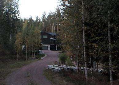 Tilaan Kiviranta kuuluu myös yksi RArakennuspaikka Tetriniemen pohjoisrannalla, jonne on rakentunut korkeatasoinen vapaa-ajan asunto puutarhoineen.