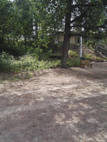 Hotelli Salpa sijaitsee korkealla paikalla Kivijärven rannassa, aurinkoterassilta ja rannasta on komeat järvimaisemat. Hiekkarantaa ympäröivät lehti- ja havupuut.