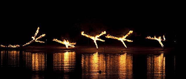 TAAVIN TULET 2012 Taavin tulet 2012 - tulitaidetapahtumassa Kirjurinluodon uimarannalle sytytettiin jälleen useita tuliveistoksia valaisemaan pimenevää syysiltaa 28.9.