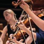 Orkesteri työllisti vuonna 2017 yli 100 freelancerorkesterimuusikkoa, kolme hallintohenkilöä sekä kymmeniä solisteja ja johtajia.