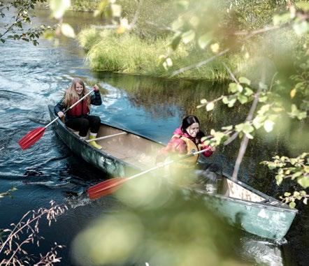 Kylä sijaitsee Sodankylän kunnan pohjoisosassa levittäytyen kahden tekojärven, Lokan ja Porttipahdan väliin,