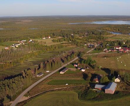 Pääosa kylän asutuksesta sijoittuu Kierinkivaaran rinteille, jota kiertää 4,5 km:n pituinen kylätie. Kierinki on luokiteltu valtakunnallisesti arvokkaaksi maisema-alueeksi.