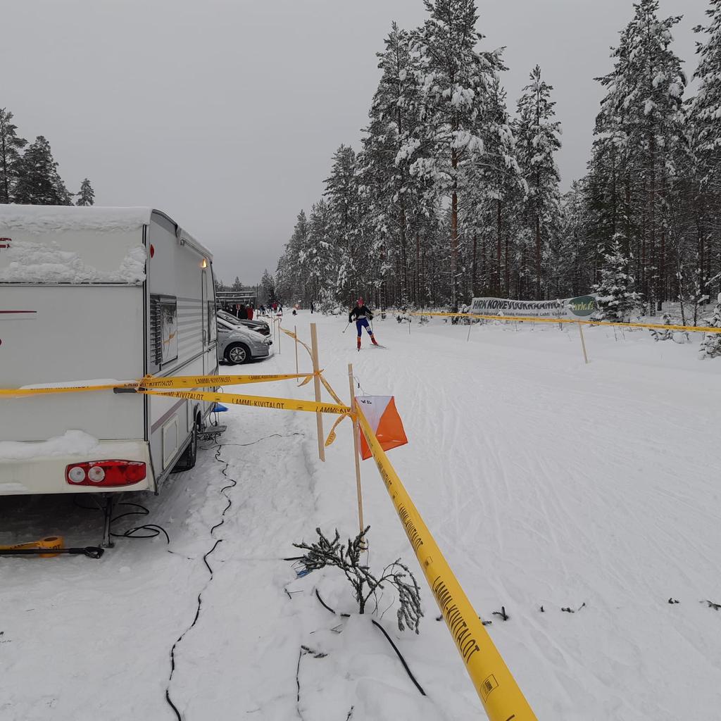 3.2.2019 7:40 lähtevät satanut amaan 3-4cm. uria Sataa klo 8:00.