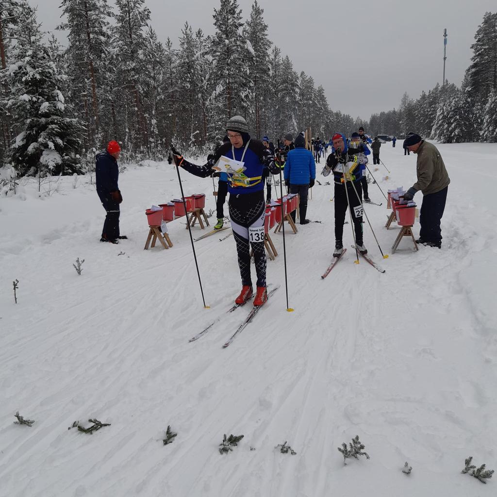 1.2.2019 Rakennettiin kartat makkaroita valmiina, vaille näpäkkä tulospalvelun valmiina. kisakeskus kompuutterit tilapäisrakentden tikissä, varaan.