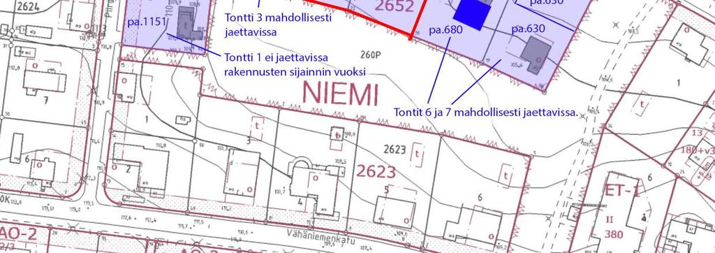 Näkymät alueella tonttien takaosiin ovat rajattuja runsaan kasvillisuuden ja maaston muotojen takia takia.