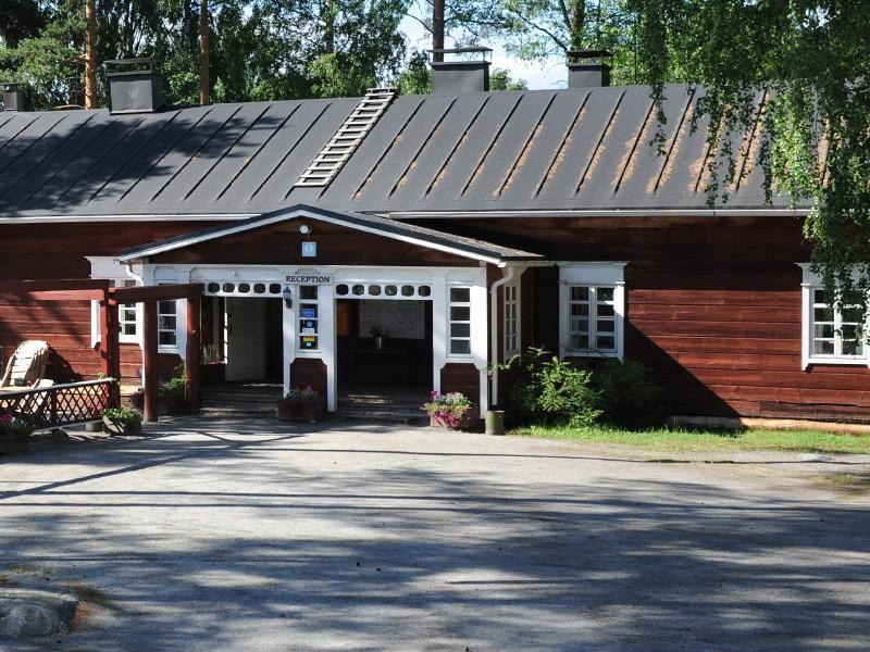 Tiedustelut ja varaukset: 045 2213 373 CAMPING NYYSSÄNNIEMI Osoite: Nyyssänniementie 10, 42700 Keuruu Viihtyisä ja