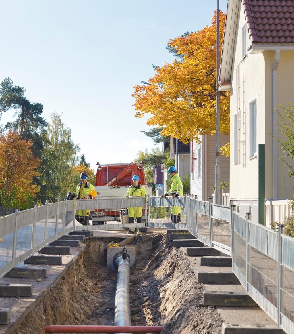 LÄHILÄMPÖÄ talosta taloon 699 km Kaukolämpöverkkoa rakennettu Lahdessa kaukolämpö on todellista lähilämpöä. Se tuotetaan lähellä käyttäjiä paikallisin voimin.