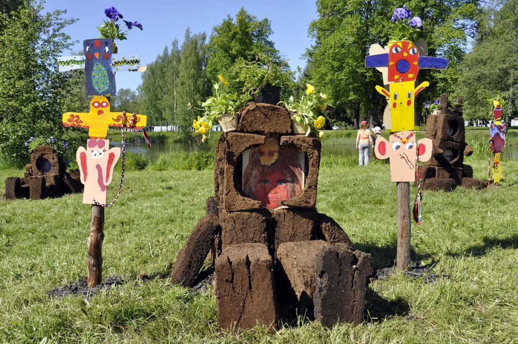 LUKUVUODEN AIKATAULUT Toimintavuosi alkoi 1.8.2011 ja päättyi 31.7.2012. Lasten ja nuorten kuvataidekoulun opetus alkoi 22.8.2011 ja päättyi 16.12.2011. Kevätlukukauden opetus alkoi 9.1.2012 ja päättyi 24.