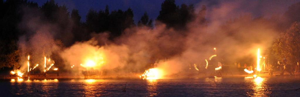 TAAVIN TULET 2011 Taavin tulet 2011 - tulitaidetapahtumassa Kirjurinluodon uimarannalle sytyttiin jälleen useita tuliveistoksia valaisemaan pimenevää syysiltaa.