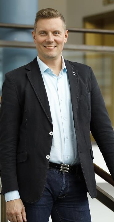 RAMI MELING Liiketoiminnan kehityspäällikkö, Suomen Asiakastieto Oy Asiakastiedon GDPR-palvelun