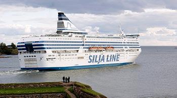 Serenaadien tahdittamana Helsingistä Tukholmaan Eero Vaskosen mietteitä Silja Serenadesta Silja Serenade, tuo maailman ensimmäinen laiva missä on Promenade, valmistui vuonna 1990.