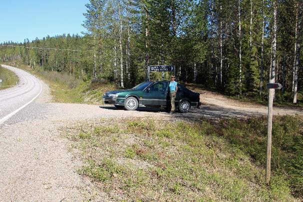 Siellä polku kipuilee pienipiirteisenä ylös-alas 1,2km.