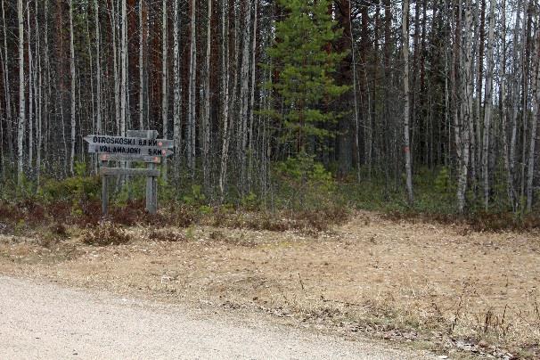 Y-risteyksessä 850m päässä täplät osoittavat suunnan