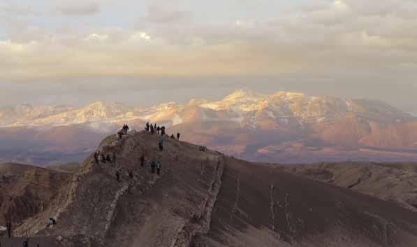 Matkalla maailman ympäri Jatkokertomuksen osa 2: Etelä-Amerikka Pohjois-Chilessä, Atacaman autiomaassa sijaitsevan Valle de Lunan maisemat ovat unohtumattomat, etenkin auringonlaskun aikaan.