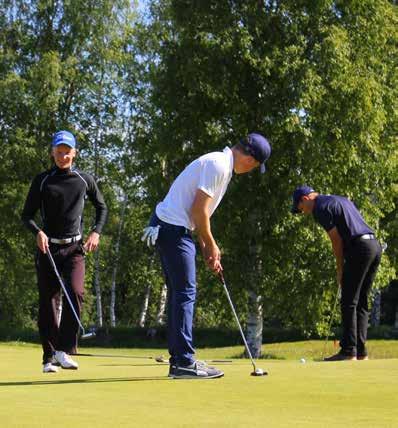 Suoritat junioreille tarkoitetun golfin alkeiskurssin ja hankit green cardin. Kurssin järjestää seuran golfopettaja eli pro.