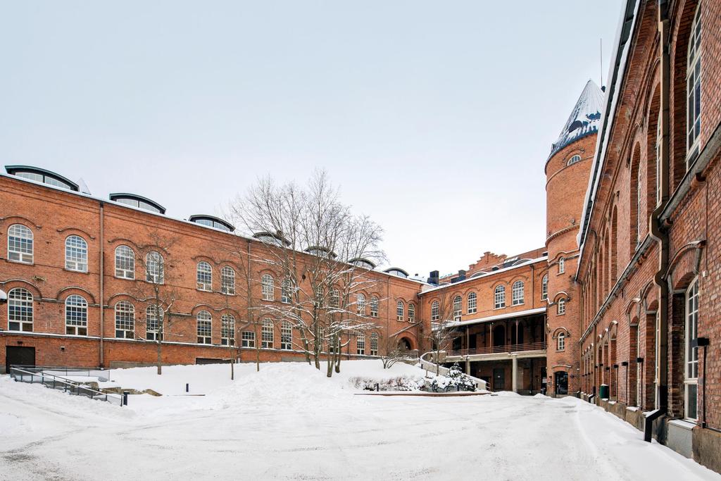 TAUSTAA HANKKEELLE Tampereen kaupunki on aloittanut Keskusvirastotalon uudistamishankkeen, jonka tarkoituksena on luoda kaupungin hallintohenkilöstölle uutta monitoimistotilaa ja hallintokuntien