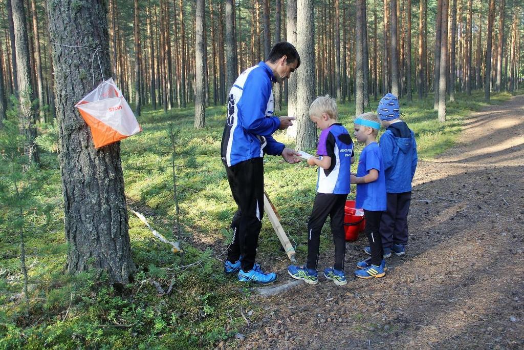 Pahimmillaan juoksin polkua pitkin yli kilometrin rastin ohi. Ensimmäiseen Jukolan viestiin osallistuin aivan noviisina vuonna 1985.