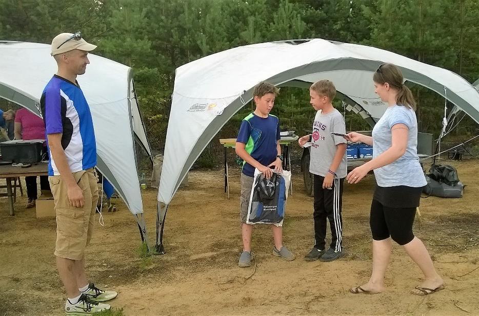 suunta ja taso rinteessä. Seuraava nenätasanne on hieman pidempi. Oikealla jyrkän rinteen reunalla pitäisi havaita ensin viivajyrkänne kumpareessa, sitten kivi ja lopulta terävä notko edessä.