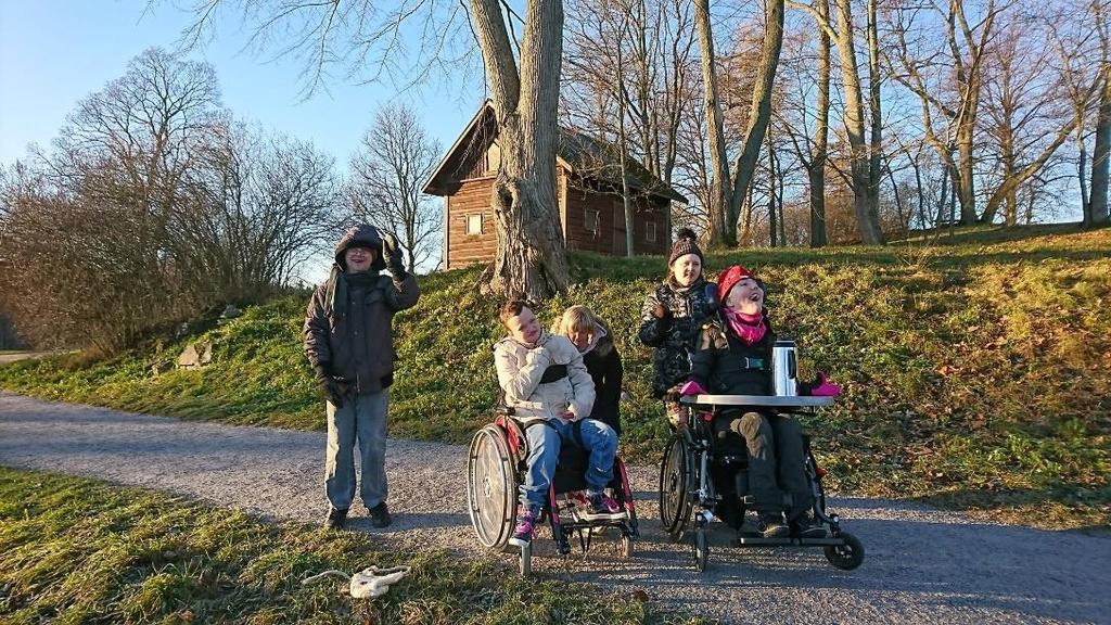 Oskarinpuiston toimijatalo Oskarinpuiston toimijatalo tarjoaa osallisuutta edistävää päiväaikaista toimintaa helsinkiläisille kehitysvammaisille ihmisille.