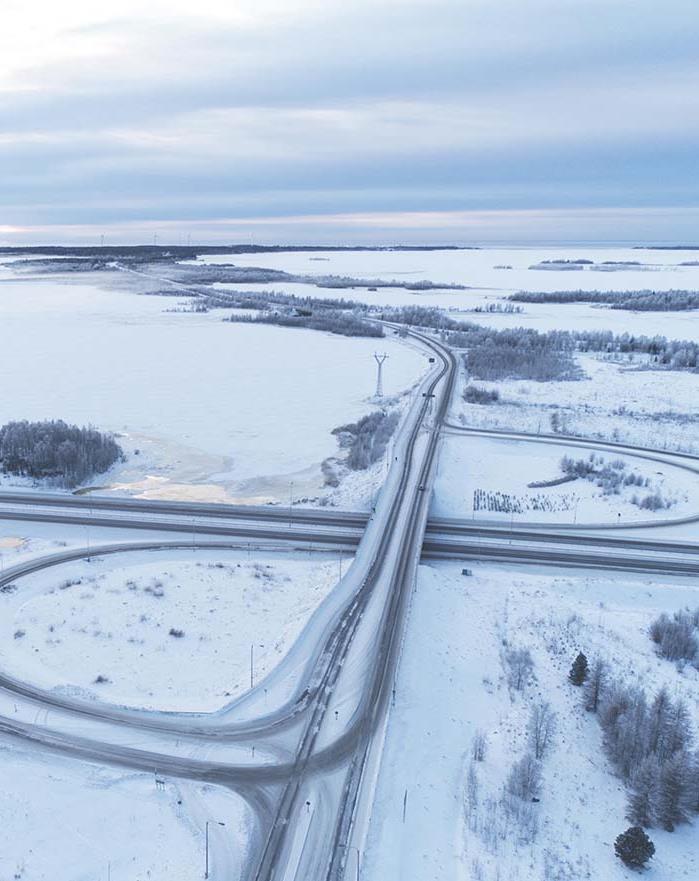 O H J E I S T U S V U O D E L L E 2 0 1 9 Vuonna 2019 liikevaihdon vertailukelpoisilla valuutoilla odotetaan kasvavan ja liikevoiton olevan suunnilleen vuoden 2018 tasolla.