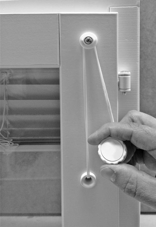 Integroidut INTEK-sälekaihtimet INTEGROIDUT INTEK-SÄLEKAIHTIMET Sälekaihtimen säleitä kääntämällä voi huoneen valoisuutta säätää ja samalla rajoittaa auringon suoraa paistetta.
