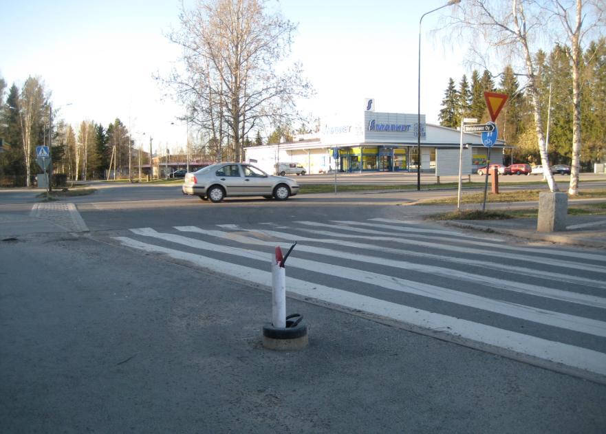 Kohteeseen tullaan asentamaan uusi valaisin Kevyen liikenteen väylät ovat pääasiassa asfalttipintaisia tai kivettyjä.