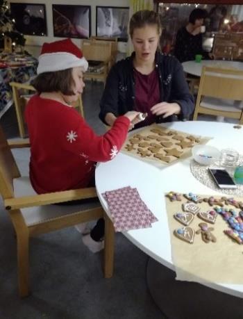 Tukihenkilötoiminta Tukihenkilötoiminnan tarkoituksena on kouluttaa ja perehdyttää tukihenkilöitä kehitysvammaisille henkilöille.