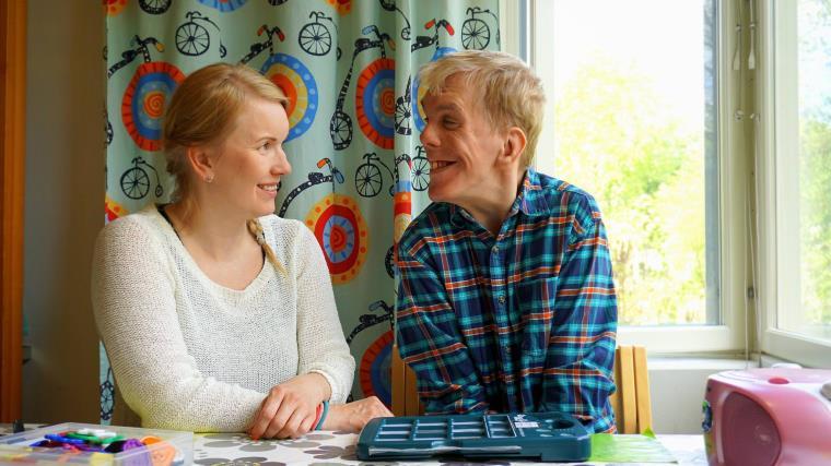 Siinä on tarkoitus tuottaa musiikkia yhdessä, niin että jokaisen on mahdollisuus olla vuorollaan toiminnan vetäjä.