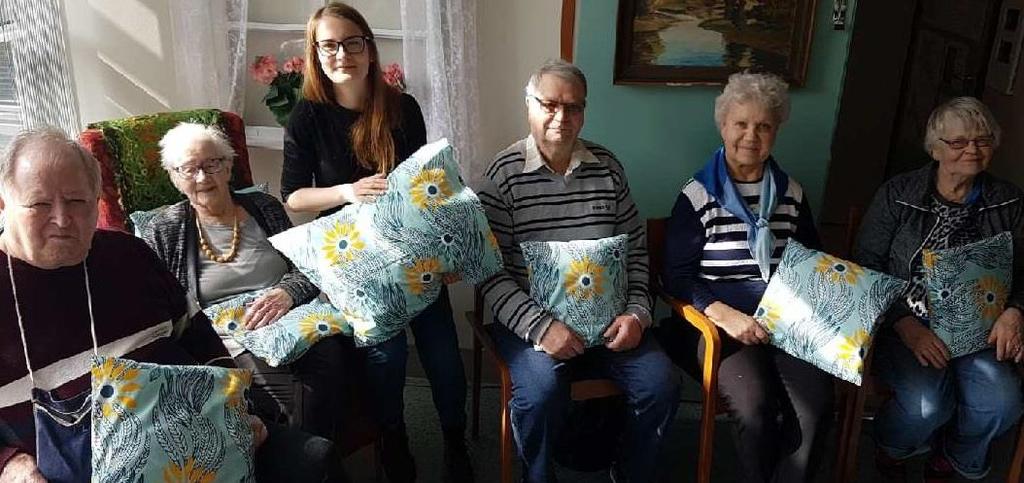 PÄIVÄKESKUS PÄIVÄNKAARI Päiväkeskus Päivänkaari tuottaa päiväkeskuspalveluja 12 asiakkaan ryhmissä kolmena päivänä viikossa omaishoidossa oleville muistisairaille ja kahtena päivänä monisairaille