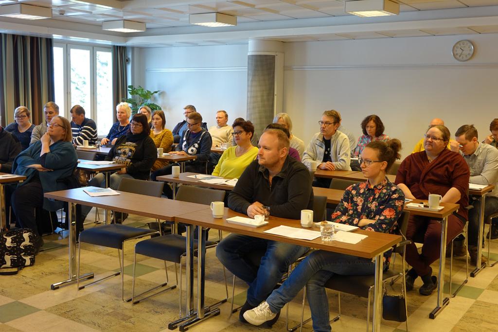 Hallinto, työntekijät ja talous Yhdistyksen hallitukseen kuuluu puheenjohtaja ja kuusi varsinaista jäsentä, joilla kullakin on henkilökohtainen varajäsen.