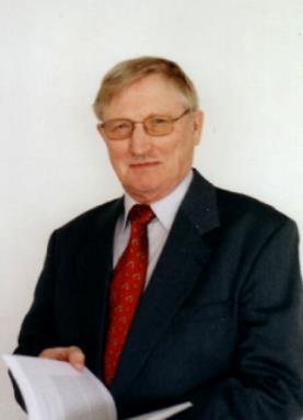 Matti Sarmela CURRICULUM VITAE 1962-68 Editor, Atlas of Finnish Folk Culture 1969-71 Assisting professor, University of Helsinki 1971-73 Junior Research Fellow of the Finnish Academy 1971-80 Docent