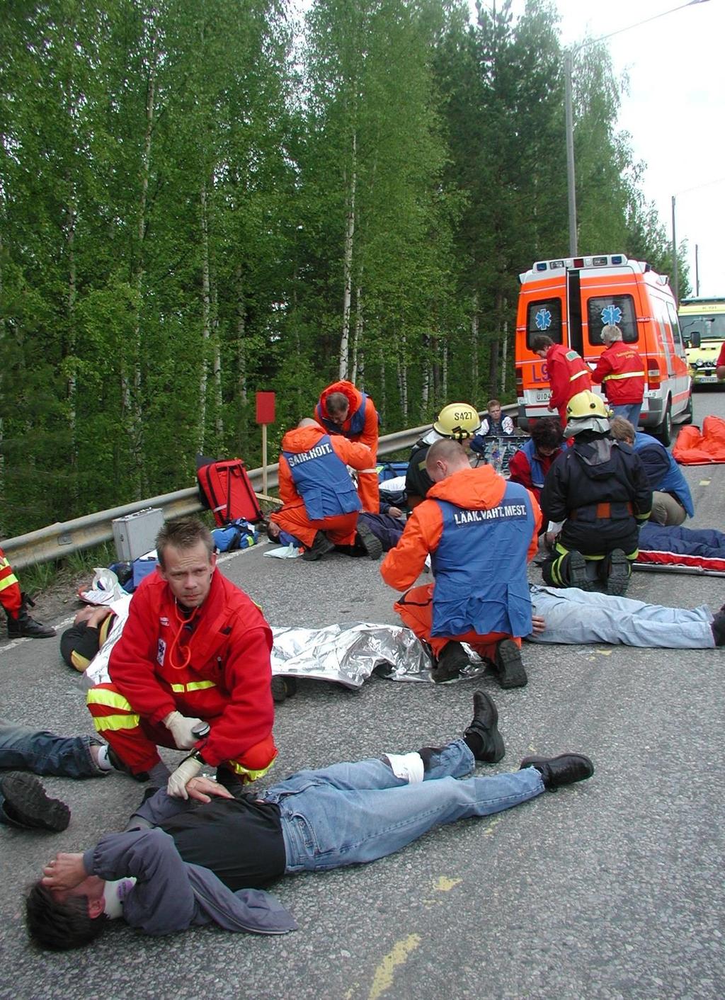 2. Määritellä pelastuslaitosten erilaiset tarpeet vapaaehtoisten käytöllä.