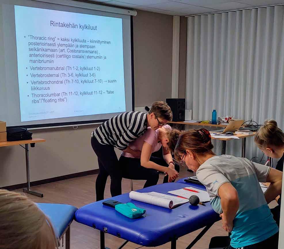 Kaikkeen näihin saimme vastauksia ja tietysti pääsimme analysoimaan, testaamaan ja käsittelemään toistemme vatsan, kyljen ja lantionpohjan alueita, myös ultraäänilaitteilla.