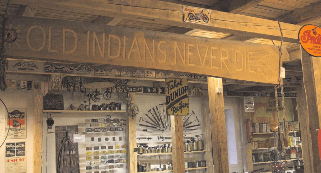 Projekti Indian......ja tähän on päädytty vuosien työllä. Apua projektin läpivientiin on saatu ulkomaita myöten kupyöriä, sääreväristäjiä. Museo sijaitsee kauniilla paikalla joenvarressa.