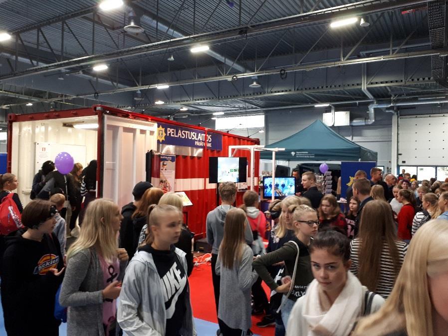 16 Kuva 2. Kokonaisturvallisuusmessut 2018 Lahti Hallissa. Kokonaisturvallisuusmessujen osastollamme kilpailtiin myös Security Track oppimisympäristössä.