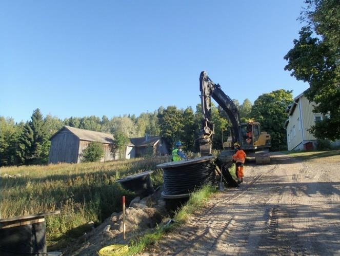 13 nassa kaivettavaksi edellytettyä kohtaa oli kaivettu ilman valvontaa noin 30 metrin matkalta. Kaivamista jatkettiin arkeologin valvonnassa (pisteestä N 6845484 E 296124) kohti koillista.