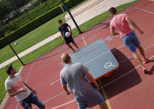 .. 210,00 Teqball-pöytä Tehokas ja leikkimielinen harjoitusväline tekniikan,