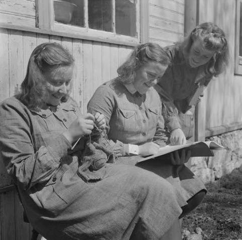 Ahvenanmaan ilmavalvonta jatkosodassa Jatkosodan ilmavalvontaverkko laajimmillaan: Ilmavalvonta-asemat kesäkuussa 1941: Maarianhamina Hellestorp Bomarsund Orrdalsklint Sottunga Kumlinge Föglö kesän