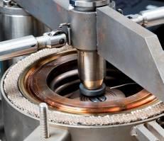 VTT - Tribologian tutkimus VTT Tribologian laboratorio - kontrolloidut olosuhteet Suhteellinen kosteus: 50 ± 5 % RH Lämpötila: 22 ± 1 o C VTT Tribologia laboratoriossa on koelaitteita kitkan,