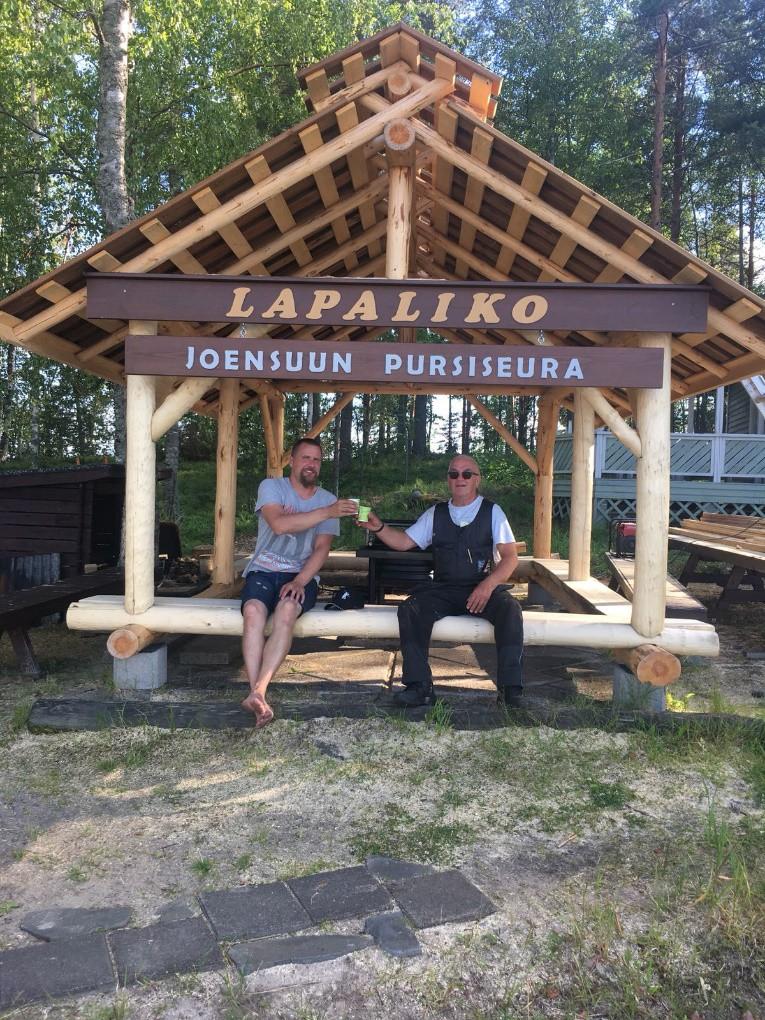 Kesän puuhastelut Lapalikolla! Taas on yksi kesä takana, hätäisimmät nostivat veneet ylös ennen kuin hitaammat ehtivät laskea. Tänä kesänä oli Lapalikolla paljon puuhasteltavaa.