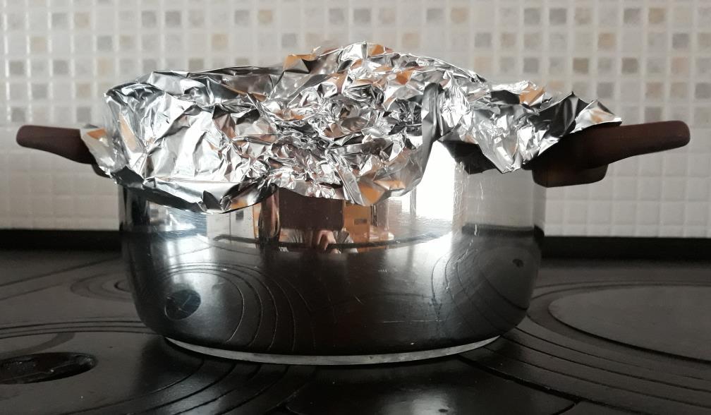 Estä alumiinin pääsy elintarvikkeisiin Älä käytä alumiinisia astioita